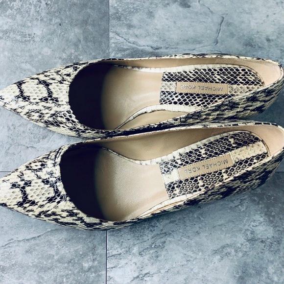 COPY - Michael Kors Trisha Gen. Snake Skin Kitten Heel - Picture 4 of 8